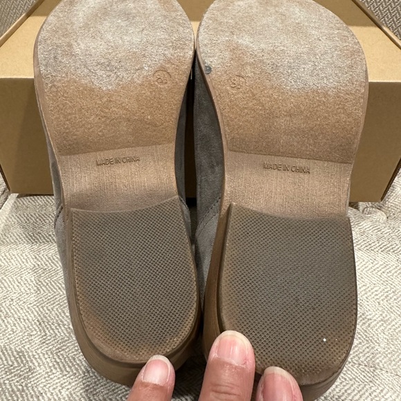 Journey Gray ankle Suede Boots- size 8 1/2 - Picture 6 of 10